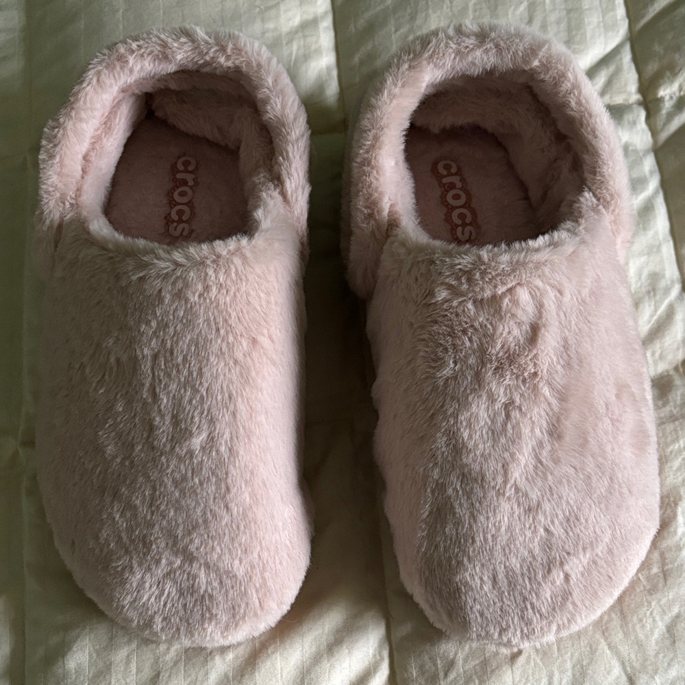 CROCS Plush Slip-On Slippers in Pale Pink